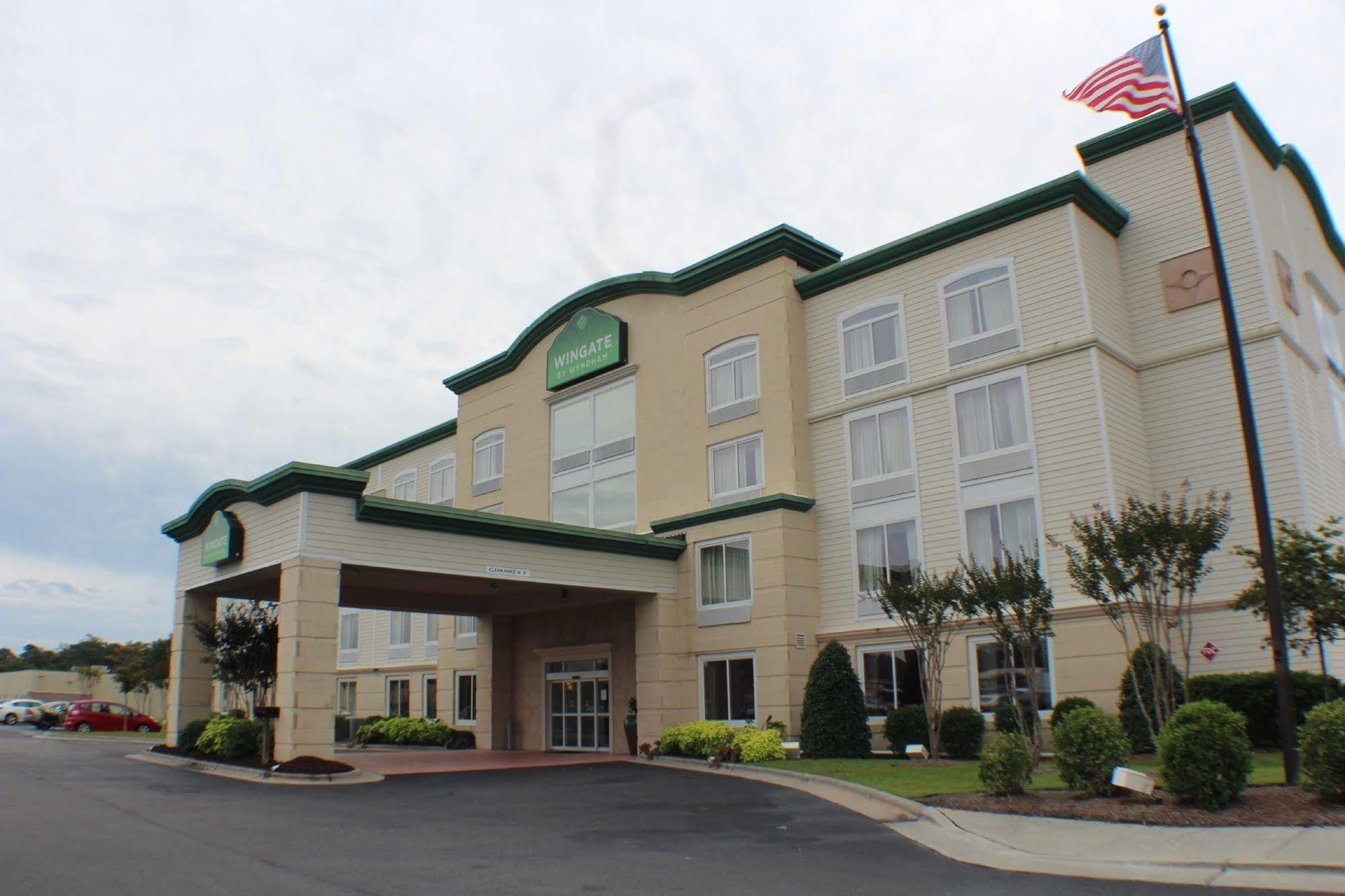 Hotel Wingate By Wyndham Southport Exterior foto